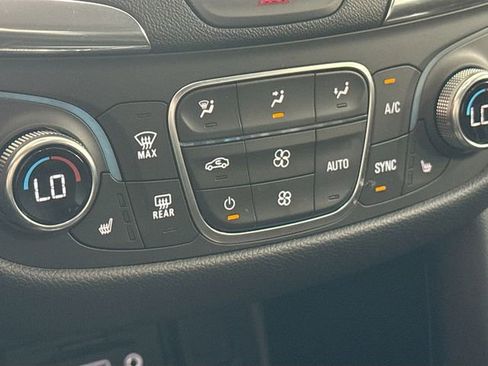 Used 2019 Chevrolet Equinox LT AWD/4WD image 21