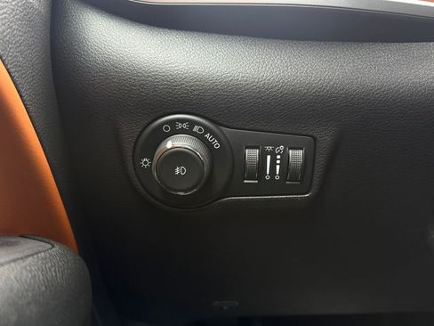 Used 2024 Jeep Compass Limited image 21