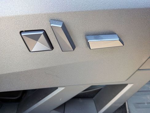 Used 2024 Tesla Cybertruck AWD Crew Cab image 37