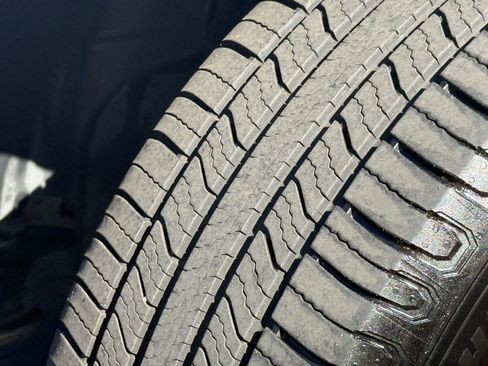 Used 2018 Ford Explorer XLT w/ Equipment Group 202A image 29