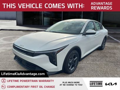 New 2025 Kia K4 LXS