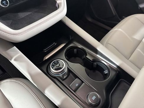 Used 2025 Ford Explorer Active w/ Active Comfort Package image 25