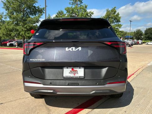 Used 2026 Kia Sportage LX FWD image 7