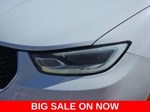 Used 2023 Chrysler Pacifica Limited FWD image 35