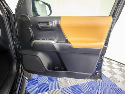 Used 2020 Toyota Tacoma SR5 image 15