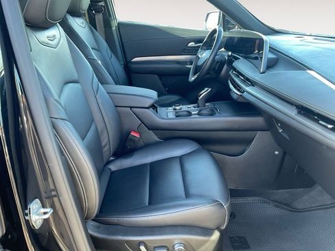 Used 2024 Cadillac XT4 Premium Luxury image 15