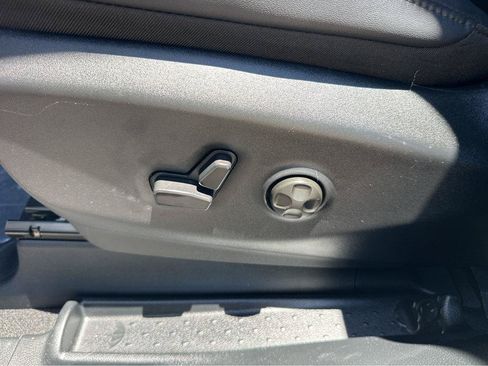 Used 2025 Chrysler Pacifica Select FWD image 34