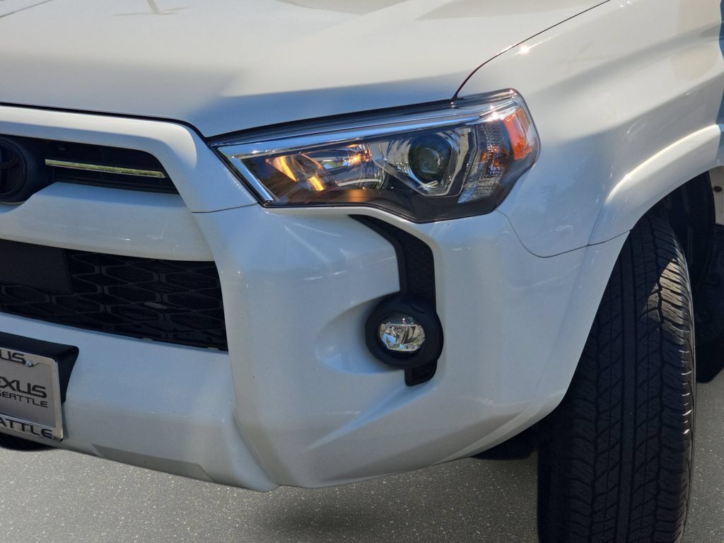 Used 2022 Toyota 4Runner SR5 Premium w/ Moonroof Package AWD/4WD image 34