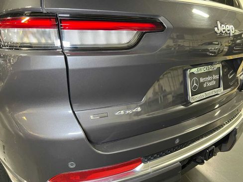 Used 2022 Jeep Grand Cherokee L Summit w/ Advanced Protech Group IV AWD/4WD image 15