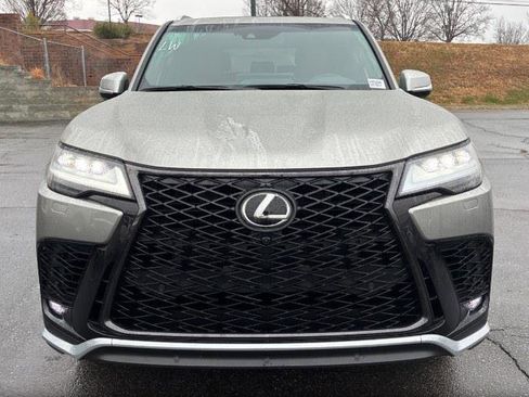 Used 2023 Lexus LX 600 F Sport image 2