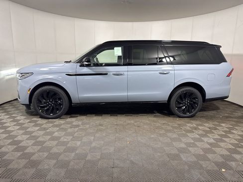 New 2025 Lincoln Navigator L Reserve w/ Jet Appearance Package AWD/4WD image 2