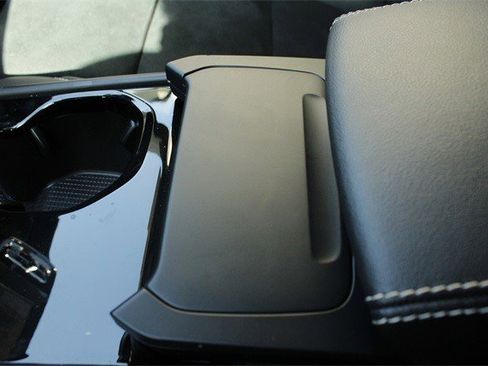 Used 2021 Volvo XC40 P8 Recharge w/ Advanced Package image 27