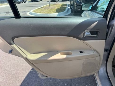 Used 2009 Ford Fusion SE FWD image 14