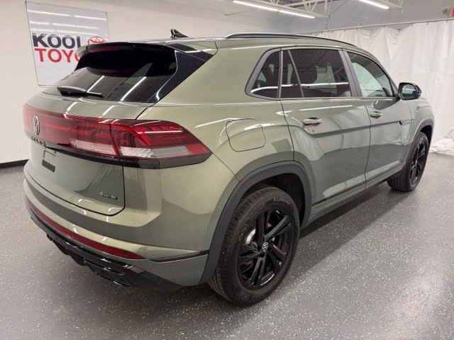 Used 2026 Volkswagen Atlas Cross Sport SEL R-Line AWD/4WD image 2