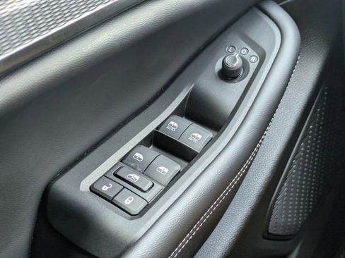 Used 2024 Jeep Grand Cherokee Laredo w/ Luxury Tech Group I AWD/4WD image 28