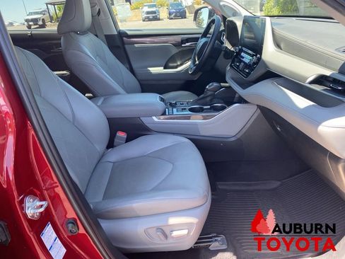 Used 2022 Toyota Highlander Platinum AWD/4WD image 18