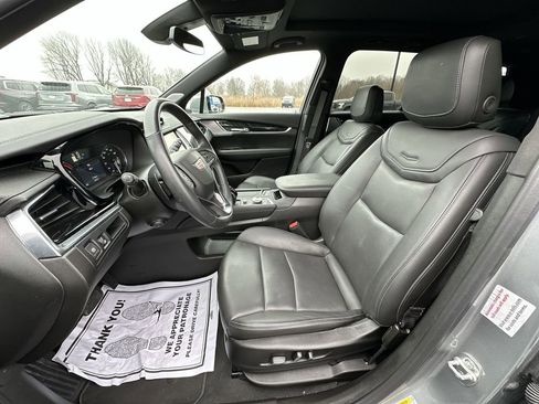 Used 2025 Cadillac XT6 Premium Luxury FWD image 11