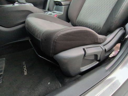 Used 2020 Nissan Rogue S image 16