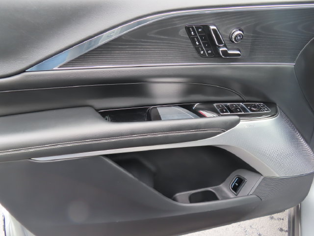 Used 2024 Cadillac Lyriq Luxury AWD/4WD image 9