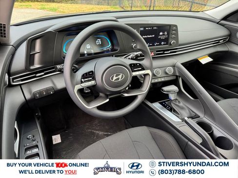 New 2026 Hyundai Elantra SE image 3