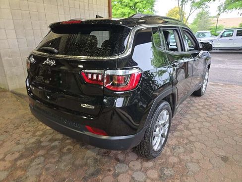 Used 2022 Jeep Compass Latitude w/ Sun and Sound Group AWD/4WD image 2