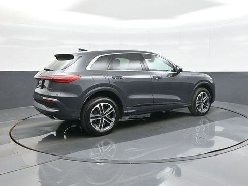 Certified 2025 Audi Q5 Premium w/ Convenience Package AWD/4WD image 7