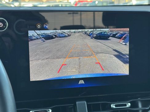 Used 2025 Chevrolet Equinox LT FWD image 23