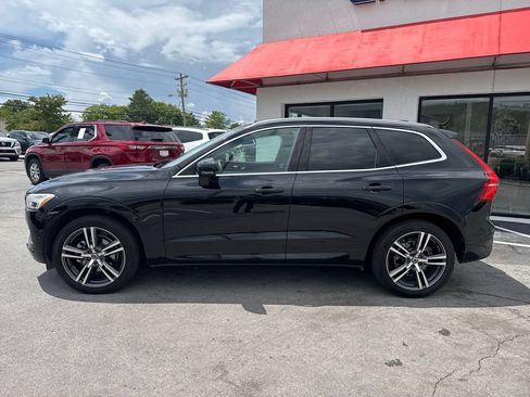 Used 2018 Volvo XC60 T5 Momentum w/ Vision Package AWD/4WD image 3