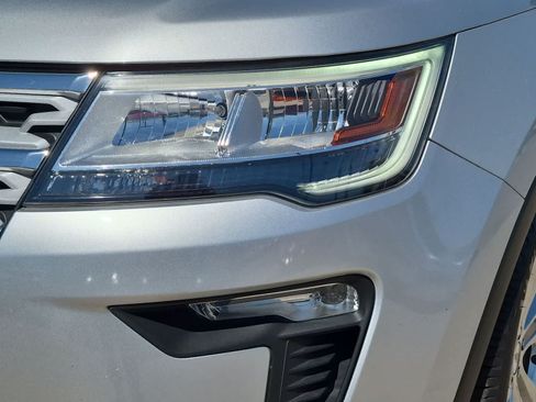 Used 2018 Ford Explorer XLT w/ Equipment Group 202A FWD image 11
