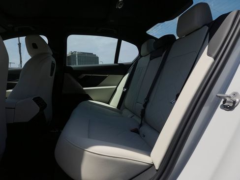 New 2027 BMW i5 eDrive40 w/ M Sport Package RWD image 8