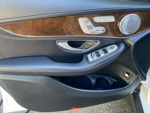 Used 2017 Mercedes-Benz GLC 300 4MATIC image 28