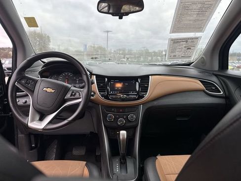 Used 2018 Chevrolet Trax LT w/ LT Convenience Package image 11