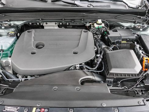 New 2026 Volvo XC40 B5 Plus w/ Protection Package Premier AWD/4WD image 38