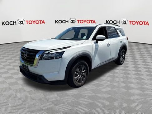 Used 2024 Nissan Pathfinder SV AWD/4WD image 3