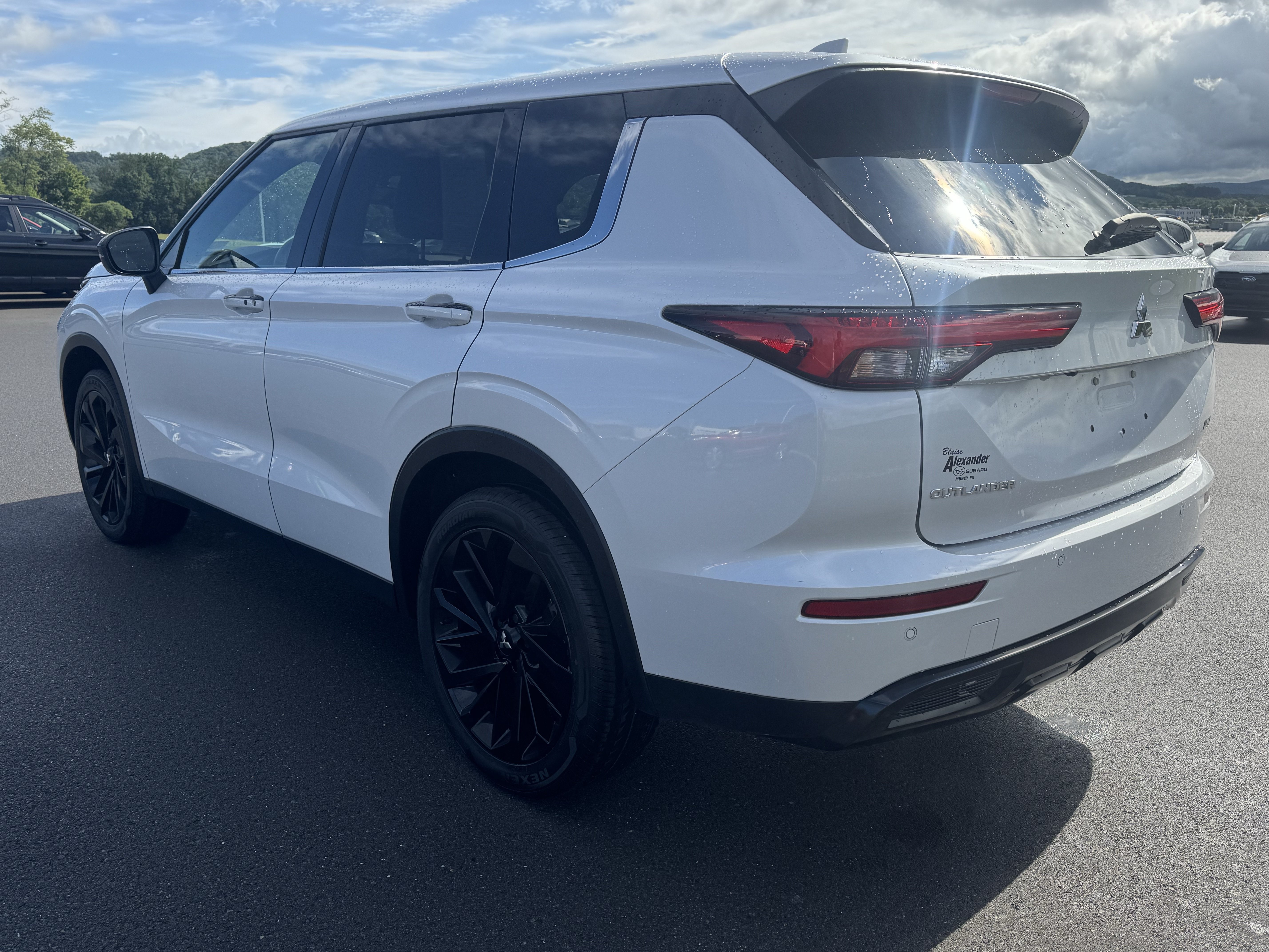 Used 2024 Mitsubishi Outlander SE Black Edition AWD/4WD image 6