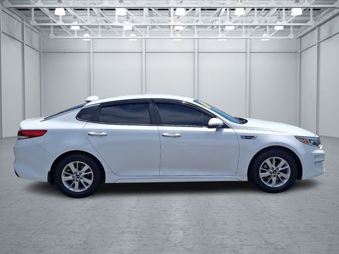 Used 2018 Kia Optima LX FWD image 10