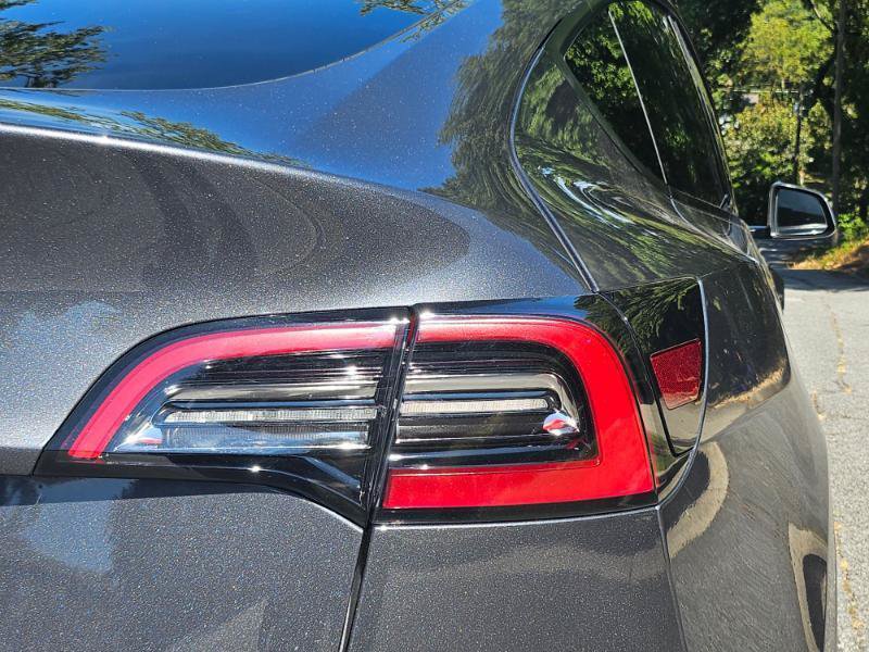 Used 2022 Tesla Model Y Long Range AWD/4WD image 30