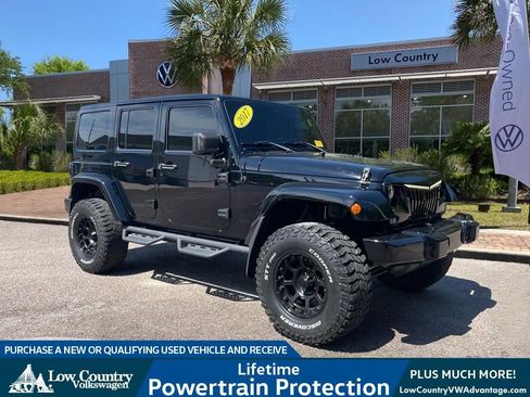 Used 2017 Jeep Wrangler Unlimited Rubicon w/ Connectivity Group image 1