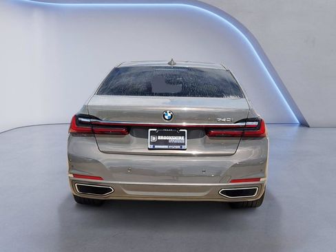 Used 2022 BMW 740i w/ Premium Package RWD image 7