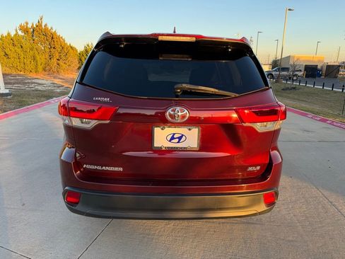 Used 2017 Toyota Highlander XLE image 6