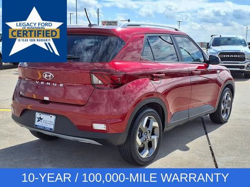 Used 2024 Hyundai Venue Limited image 2