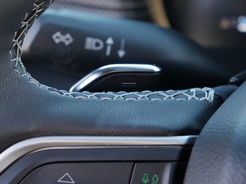 Used 2025 Jeep Grand Cherokee Altitude image 32