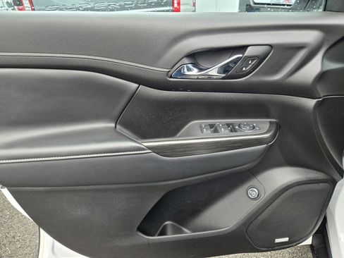 Used 2021 GMC Acadia SLT image 17