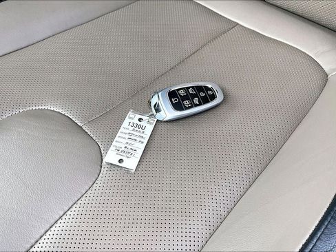 Used 2023 Hyundai Santa Fe Limited image 11