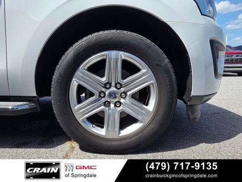 Used 2019 Ford Expedition XLT w/ Equipment Group 202A AWD/4WD image 32