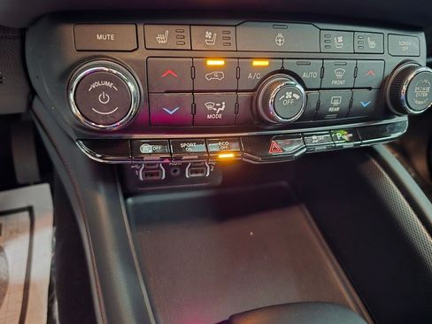 Used 2024 Dodge Durango GT RWD image 28