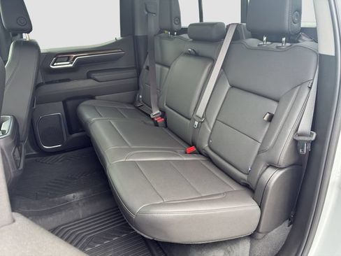 Used 2024 Chevrolet Silverado 1500 LT Trail Boss w/ LT Trail Boss Premium Package AWD/4WD image 13