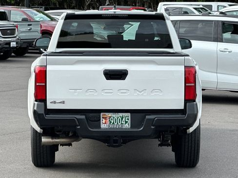 Used 2025 Toyota Tacoma SR AWD/4WD image 5
