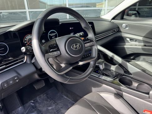 Used 2022 Hyundai Elantra Limited w/ Preferred Accessory Package image 34