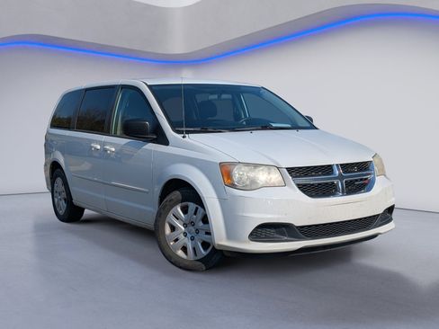 Used 2015 Dodge Grand Caravan SE w/ Quick Order Package 29E SE image 2